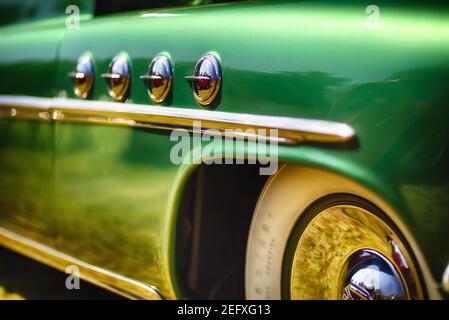 Fender mit Chrom Bullaugen auf einem 1952 Buick Roadmaster Stockfoto