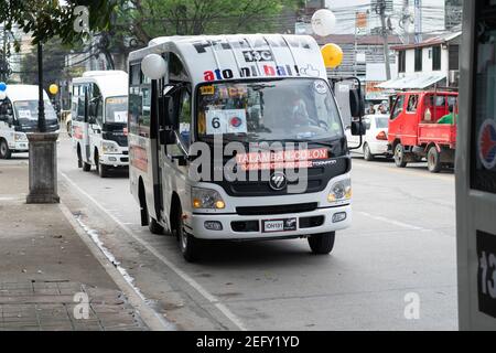 18th. Februar 2021.EIN modernes Fahrzeug des öffentlichen Nahverkehrs im neuen Stil, eines von 38 Fahrzeugen, die den alten Jeepney in Cebu City, Philippinen, ersetzen Stockfoto