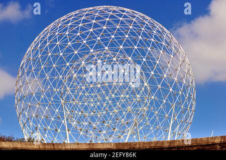 Belfast, Nordirland. Die Skulptur "Rise" die Metallskulptur ist von Wolfgang Buttress und wurde 2011 geschaffen. Stockfoto