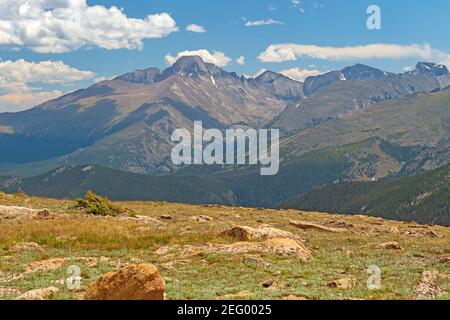 High Mountains von der Alpine Tundra in Rocky Mountain aus gesehen Nationalpark in Colorado Stockfoto