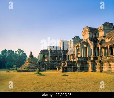 Die Ostseite des Angkor Wat Tempelkomplexes, Kambodscha, im Morgengrauen Stockfoto