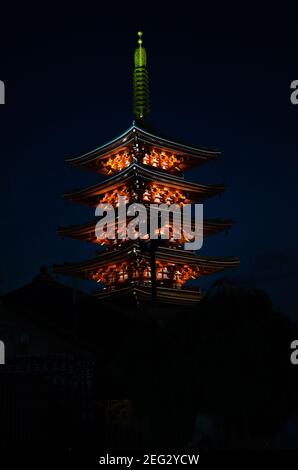 In der Nacht kanagawa Tempel japan Stockfoto