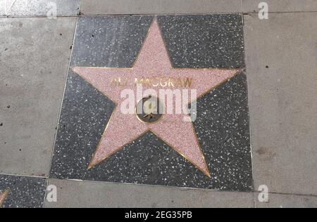 Hollywood, California, USA 17th. Februar 2021 EIN allgemeiner Blick auf die Atmosphäre der Schauspielerin Ali MacGraw Star auf dem Hollywood Walk of Fame am 17. Februar 2021 in Hollywood, Kalifornien, USA. Foto von Barry King/Alamy Stockfoto Stockfoto