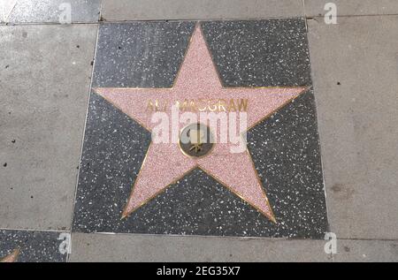Hollywood, California, USA 17th. Februar 2021 EIN allgemeiner Blick auf die Atmosphäre der Schauspielerin Ali MacGraw Star auf dem Hollywood Walk of Fame am 17. Februar 2021 in Hollywood, Kalifornien, USA. Foto von Barry King/Alamy Stockfoto Stockfoto