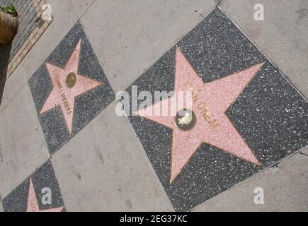 Hollywood, California, USA 17th. Februar 2021 EIN allgemeiner Blick auf die Atmosphäre der Schauspielerin Ali MacGraw Star, Schauspielerin Farrah Fawcett Star und Schauspieler Ryan O'Neal Star auf dem Hollywood Walk of Fame am 17. Februar 2021 in Hollywood, Kalifornien, USA. Foto von Barry King/Alamy Stockfoto Stockfoto