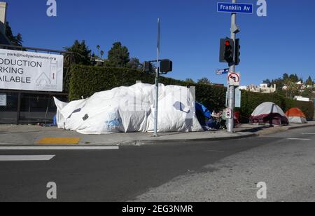 Los Angeles, Kalifornien, USA 17th. Februar 2021 EIN allgemeiner Blick auf die Atmosphäre der Zelte für Obdachlose am 17. Februar 2021 in Los Angeles, Kalifornien, USA. Foto von Barry King/Alamy Stockfoto Stockfoto