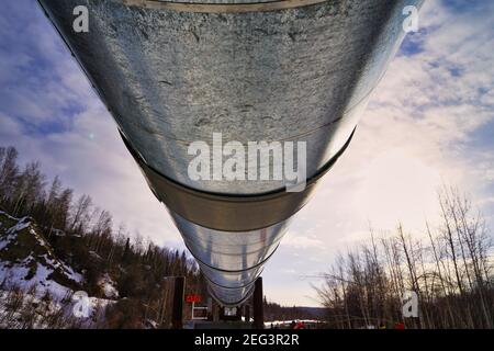 Trans-Alaska-Pipeline-System im Schnee. 18. März 2016, Alaska. Es transportiert Öl von Prudhoe Bay nach Valdez, Alaska, USA. Stockfoto