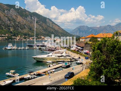 Kator Котор Kotor ist eine Küstenstadt in Montenegro. Golf von Kotor. Foto Phil Wilkinson / Alamy Stockfoto