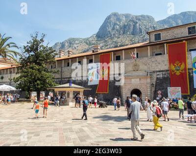 Kator Котор Kotor ist eine Küstenstadt in Montenegro. Golf von Kotor. Foto Phil Wilkinson / Alamy Stockfoto