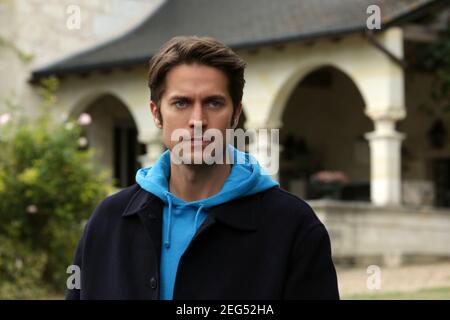 LUCAS BRAVO in EMILY IN PARIS (2020), Regie DARREN STAR. Quelle: JAX MEDIA / Album Stockfoto