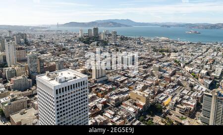 San Francisco, Kalifornien, USA - August 2019: San Francisco Stadtbild mit Blick auf Alcatraz Island Stockfoto