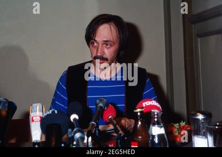 Von der Presse hofierte Autorenlesung des Ex-RAF-Terroristen Peter Jürgen Boock aus seinem Buch 'Abbruch' im Literaturhaus in Hamburg, Deutschland 1988. Stockfoto