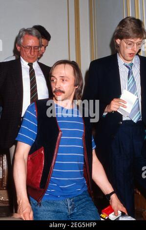 Von der Presse hofierte Autorenlesung des Ex-RAF-Terroristen Peter Jürgen Boock aus seinem Buch 'Abbruch' im Literaturhaus in Hamburg, Deutschland 1988. Stockfoto