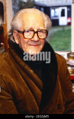 Der Vater von Chiem van Houweninge, niederländischer Drehbuchautor und Schauspieler, zuhause in Vlaardingen, Niederlande um 1998. Stockfoto