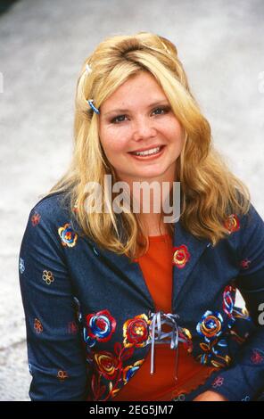 Annette Frier, deutsche Schauspielerin und Komikerin, bei einem Fotoshooting in Köln, Deutschland um 1996. Stockfoto