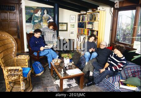 Chiem van Houweninge, niederländischer Drehbuchautor und Schauspieler, zuhause mit Opa in Vlaardingen, Niederlande um 1998. Stockfoto