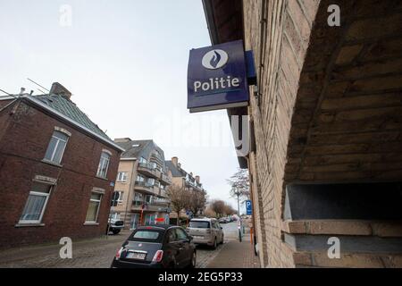 Abbildung Bild zeigt die Polizeiwache Halle, Teil der Polizeizone "Zennevallei", die von einem Ausbruch des COVID-19 getroffen wurde, Donnerstag, 18. Februar Stockfoto
