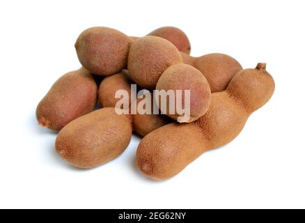 Reife Tamarinde Frucht isoliert auf weißem Hintergrund Stockfoto