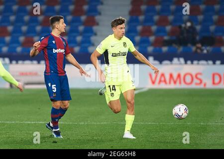 Nemanja Radoja von Levante UD und Marcos Llorente von Atletico De Madrid während der spanischen Meisterschaft La Liga Fußball ma / LM Stockfoto