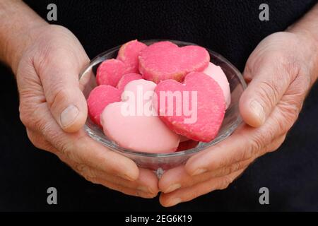 Herzförmige Plätzchen. Stockfoto
