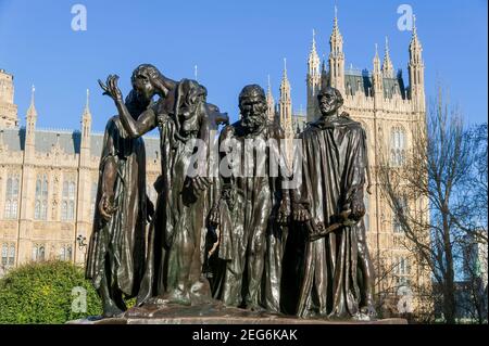 Statue der Bürger von Calais enthüllt im Jahre 1915 im Victoria Tower Gärten an den Houses of Parliament London England Großbritannien, die Ist eine beliebte Touristenreise Stockfoto