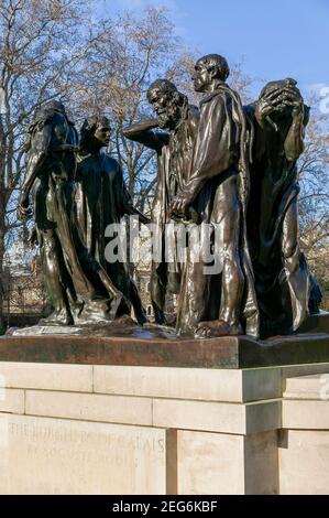 Statue der Bürger von Calais enthüllt im Jahre 1915 im Victoria Tower Gärten an den Houses of Parliament London England Großbritannien, die Ist eine beliebte Touristenreise Stockfoto