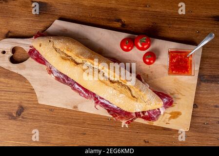 Iberischer Schinken Sandwich typisch für Spanien Stockfoto