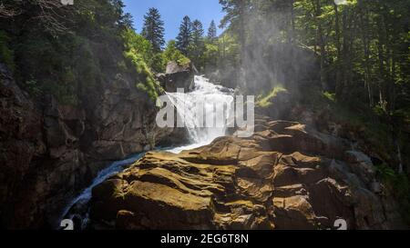 Cerisey Wasserfall auf der Route des Chemin des Cascades zwischen Cauterets und Pont d'Espagne (Cauterets, Nationalpark der Pyrenäen, Frankreich) Stockfoto