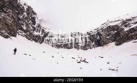 Gefrorene Wasserfälle im Winter im Cirque de Gavarnie (Gavarnie, Midi-Pyrénées, Pyrenäen, Frankreich) Stockfoto