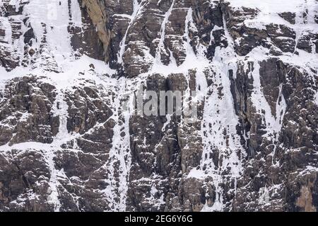 Gefrorene Wasserfälle im Winter im Cirque de Gavarnie (Gavarnie, Midi-Pyrénées, Pyrenäen, Frankreich) Stockfoto