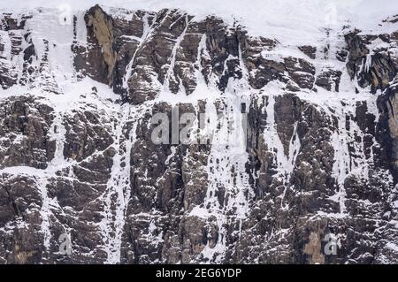 Gefrorene Wasserfälle im Winter im Cirque de Gavarnie (Gavarnie, Midi-Pyrénées, Pyrenäen, Frankreich) Stockfoto