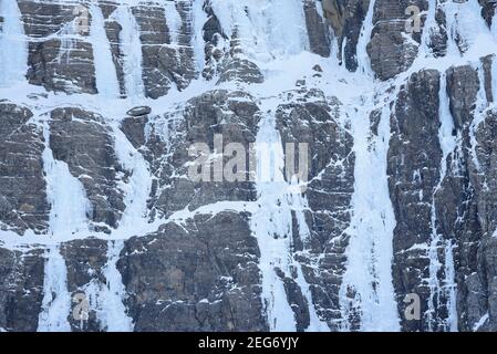 Gefrorene Wasserfälle im Winter im Cirque de Gavarnie (Gavarnie, Midi-Pyrénées, Pyrenäen, Frankreich) Stockfoto