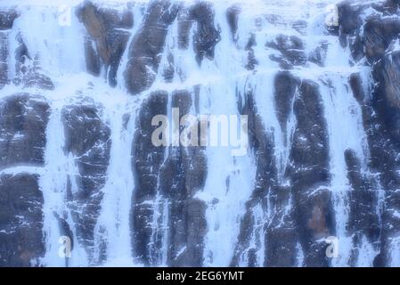 Gefrorene Wasserfälle im Winter im Cirque de Gavarnie (Gavarnie, Midi-Pyrénées, Pyrenäen, Frankreich) Stockfoto