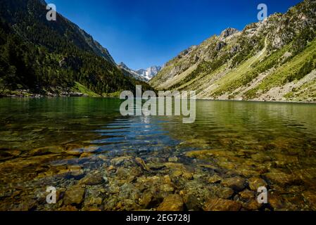 Lac de Gaube, im Gaube-Tal und im Sommer Pont d'Espagne (Nationalpark Pyrénées, Pyrenäen, Cauterets, Frankreich) Stockfoto