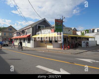 Aufnahme aus dem Jahr 2019 des ehemaligen Restaurants Mojo's in der Ryder Street in Provincetown. Stockfoto