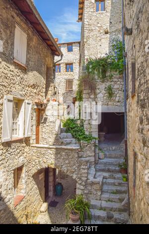 Traditionelle Häuser in Peillon Village, Südfrankreich, 2019. Quelle: Vuk Valcic / Alamy Stockfoto