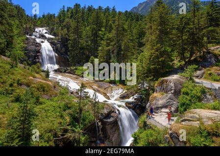 Pont d'Espagne Wasserfall im Sommer (Cauterets, Nationalpark der Pyrenäen, Frankreich) ESP: Cascada del Pont d'Espagne en verano (Cauterets) Stockfoto