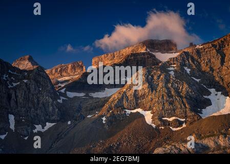 Rolands Breech vom Col de Tentes (Gavarnie, Pyrenees, Frankreich) aus gesehen ESP: La Brecha de Rolando desde el Coll de Tentes (Gavarnie, Midi-Pyrénées) Stockfoto