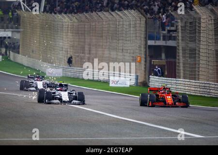 GASLY Pierre (Fra), Scuderia AlphaTauri Honda AT01, LECLERC Charles (mco), Scuderia Ferrari SF1000, Aktion während des Formel 1 Gulf Air Bahrain Grand Prix 2020, vom 27. Bis 29. November 2020 auf dem Bahrain International Circuit, in Sakhir, Bahrain - Foto Florent Gooden / DPPI Stockfoto