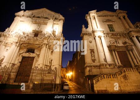 Die Kirche von san Benedetto und die Kirche von san Francesco Borgi im Stadtzentrum von Catania in der Provinz Sizilien in Italien. Italien, Sizilien, Oktob Stockfoto