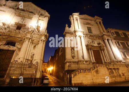 Die Kirche von san Benedetto und die Kirche von san Francesco Borgi im Stadtzentrum von Catania in der Provinz Sizilien in Italien. Italien, Sizilien, Oktob Stockfoto