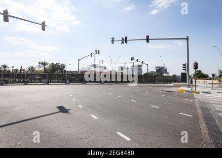 Die Straße ist zum Biosphärengebiet gesperrt, wo nur F1 Personen während des Formel 1 Etihad Airways Abu Dhabi Grand Prix 2020 vom 11. Bis 13. Dezember 2020 auf dem Yas Marina Circuit in Abu Dhabi zugelassen sind - Foto Antonin Vincent / DPPI Stockfoto