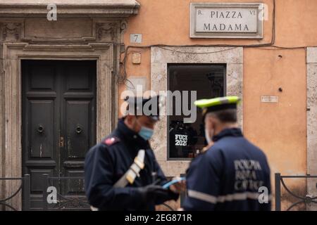 Rom, Italien. Februar 2021, 17th. Blick auf den Eingang zum Senato Palast vor der Ankunft von Mario Draghi (Foto: Matteo Nardone/Pacific Press) Quelle: Pacific Press Media Production Corp./Alamy Live News Stockfoto