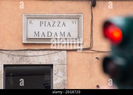 Rom, Italien. Februar 2021, 17th. Blick auf den Eingang zum Senato Palast vor der Ankunft von Mario Draghi (Foto: Matteo Nardone/Pacific Press) Quelle: Pacific Press Media Production Corp./Alamy Live News Stockfoto