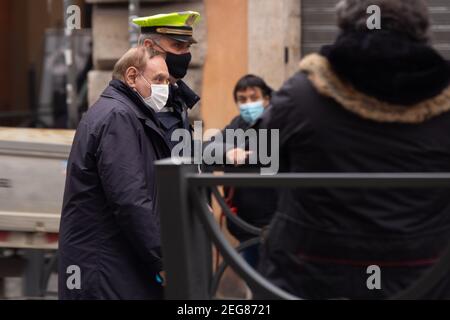 Rom, Italien. Februar 2021, 17th. Clemente Mastella vor dem Eingang zum Senatspalast (Foto: Matteo Nardone/Pacific Press) Quelle: Pacific Press Media Production Corp./Alamy Live News Stockfoto