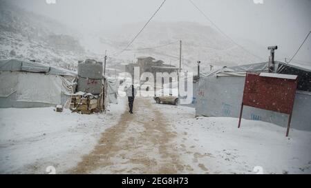 Syrisches Flüchtlingslager in Syrien Libanon grenzt zur Zeit der Schneesturm Winter Schneesturm Schlechtes Wetter 2021 Stockfoto