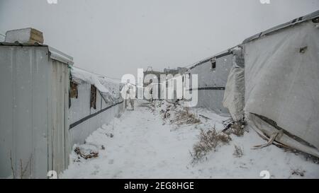 Syrisches Flüchtlingslager in Syrien Libanon grenzt zur Zeit der Schneesturm Winter Schneesturm Schlechtes Wetter 2021 Stockfoto