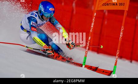 Cortina, Italien. Februar 2021, 18th. Cortina D´ Ampezzo, Italien. 18 Feb 2021: : Ski Alpin: Weltcup, Riesenslalom, Damen: Mikaela Shiffrin aus den USA auf der Rennstrecke. Foto: Michael Kappeler/dpa Kredit: dpa picture Alliance/Alamy Live News Kredit: dpa picture Alliance/Alamy Live News Stockfoto