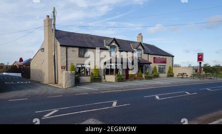 Caerwys, Flintshire; Großbritannien: 11. Feb 2021: Das Piccadilly Inn stammt aus dem 18th. Jahrhundert. Der Pub erhielt seinen Namen nach einem Pferd namens Piccadilly und o Stockfoto