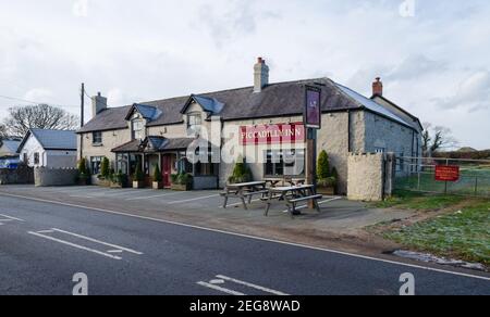 Caerwys, Flintshire; Großbritannien: 11. Feb 2021: Das Piccadilly Inn stammt aus dem 18th. Jahrhundert. Der Pub erhielt seinen Namen nach einem Pferd namens Piccadilly und o Stockfoto